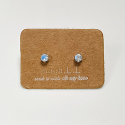 6月誕生石 ブルームーンストーンのプチスタッドピアス　サージカルステンレス316L 8枚目の画像