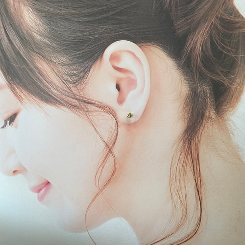 8月終了最終値引き済み　ジョージジェンセンピアス　水晶スタッド　レア　新品未使用 スワロフスキークリスタル付き ゴールドフィニッシュメタル・JCスター