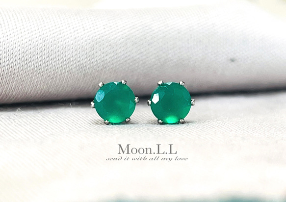 グリーンオニキスのスタッドピアス　サージカルステンレス316L 1枚目の画像