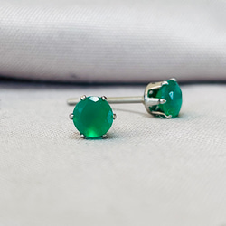 グリーンオニキスのスタッドピアス　サージカルステンレス316L 7枚目の画像