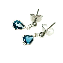 11月の誕生石　再入荷！〜シックブルーの雫〜 ロンドンブルートパーズのドロップカットピアス サージカルステンレス316L 6枚目の画像