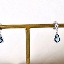 11月の誕生石　再入荷！〜シックブルーの雫〜 ロンドンブルートパーズのドロップカットピアス サージカルステンレス316L 9枚目の画像