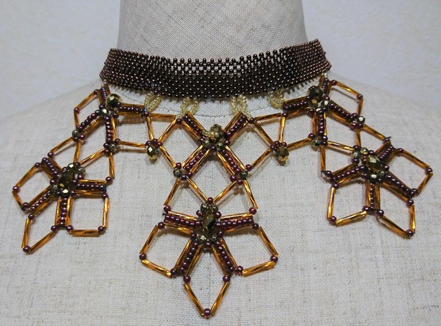 メタルレッドのチョーカー