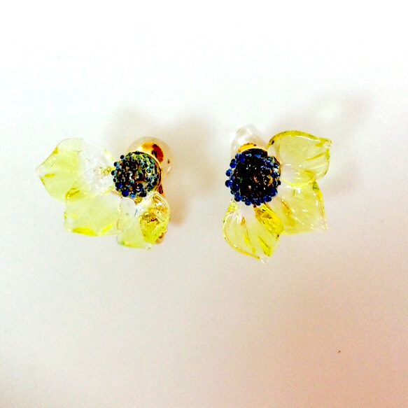 ☆再販☆アネモネイヤリング/ピアス(イエロー)