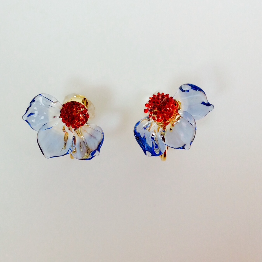 ☆受注制作品☆アネモネイヤリング/ピアス(ブルー)