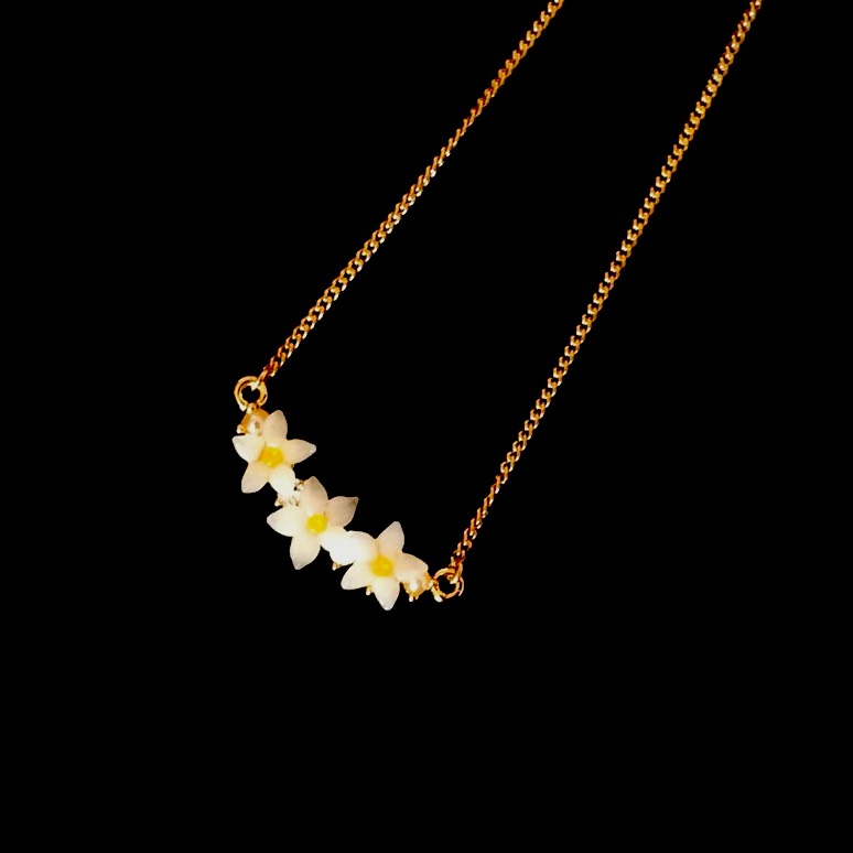 ちいさな白いお花ネックレス
