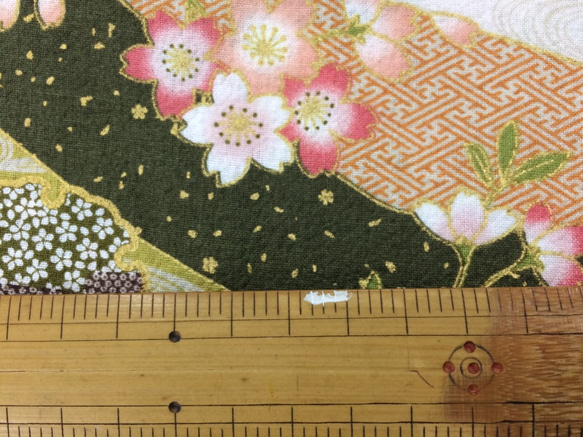 108×50★エンボス加工★流水に桜★カーキ色 2枚目の画像