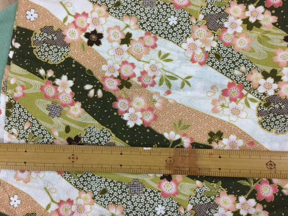 108×50★エンボス加工★流水に桜★カーキ色 3枚目の画像