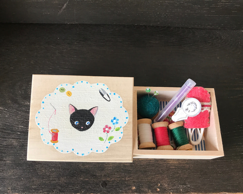 昭和20年時代の黒猫と少女の木製小箱　みすや縫い針セット入り　マチ針は使えません Amazon | みすや 復刻版 針セット | 手縫い針 通販