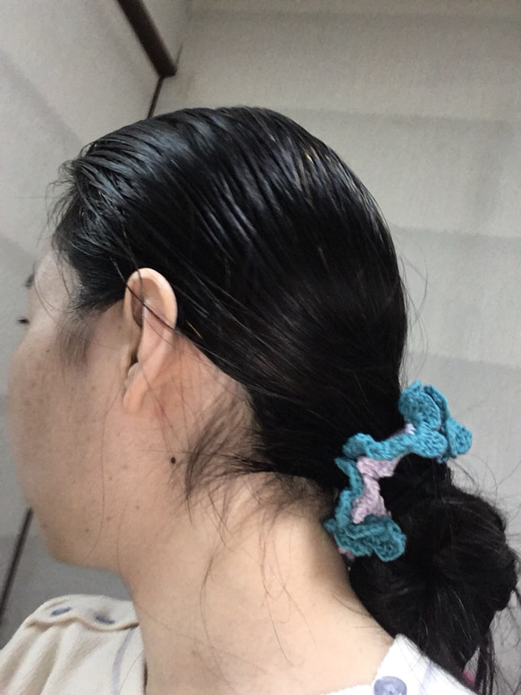 お取り置き可！かぎ針編みシュシュ・2段フリル・バイカラー・ヘアアクセサリー・髪飾り 2枚目の画像