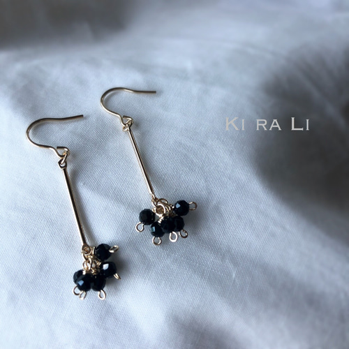 14kgf ブラックスピネルとルビーのピアス