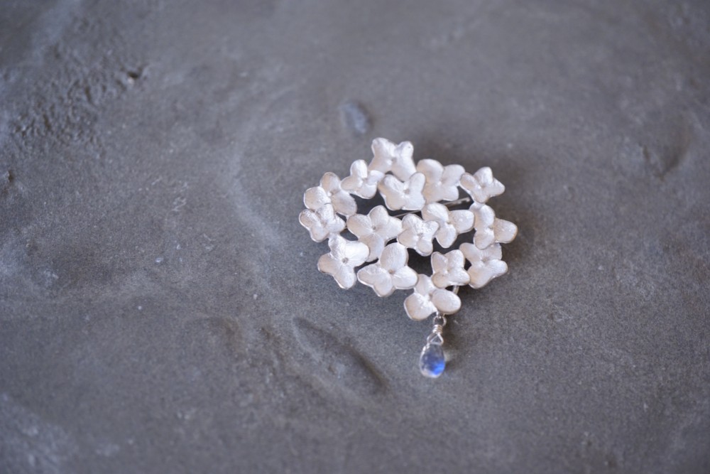 アジサイ滴ブローチ　silver