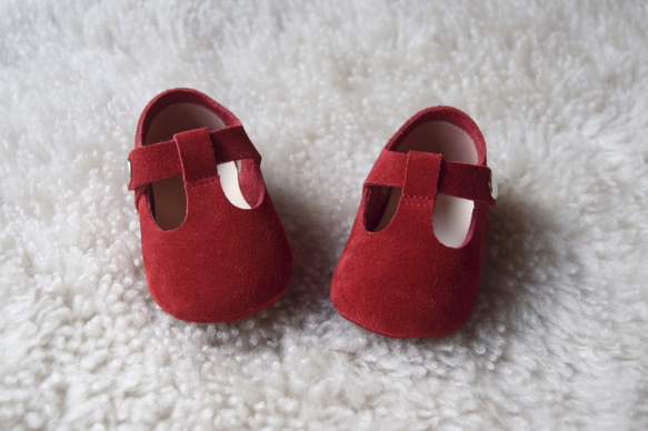 レッド新生児の靴　メリージェーンTバーシューズ　ベビーシューズ　ベビーギフト　出産お祝い　フラワーガール　 2枚目の画像