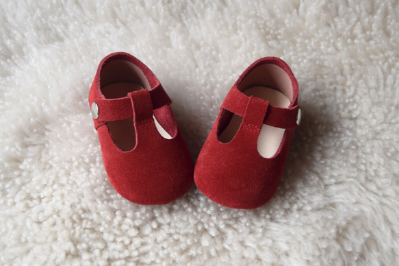 紅色T型真皮瑪莉珍嬰兒鞋 手工嬰兒鞋 彌月禮物 手作學步鞋 女寶寶禮物 滿月禮 紅色女寶寶嬰兒鞋 百日宴 第6張的照片