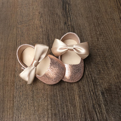 ローズゴールド新生児の靴　ベビーシューズ　ベビーギフト　出産お祝い　フラワーガール　バレーシューズ 2枚目の画像