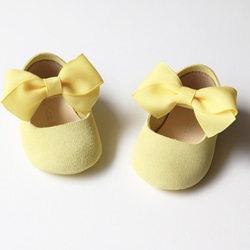 淡黃色真皮嬰兒鞋 女寶寶鞋 滿月禮盒 百日宴 彌月禮物 女童學步鞋 淡黃色女寶寶軟底鞋 手作娃娃鞋 嬰兒禮物 第3張的照片