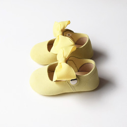 淡黃色真皮嬰兒鞋 女寶寶鞋 滿月禮盒 百日宴 彌月禮物 女童學步鞋 淡黃色女寶寶軟底鞋 手作娃娃鞋 嬰兒禮物 第9張的照片