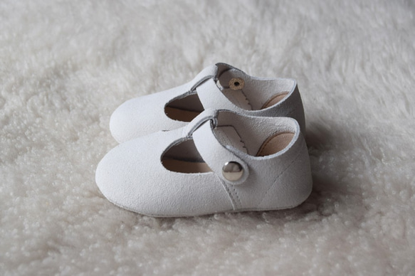 米白色嬰兒鞋 米白色T型真皮瑪莉珍嬰兒鞋 手工嬰兒鞋 彌月禮物 手作學步鞋 滿月禮物 嬰兒禮物 童鞋 第5張的照片