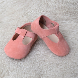 ピーチピンクの新生児靴　ベビーシューズ　ベビーギフト　出産祝い フラワーガール　バレーシューズ 3枚目の画像