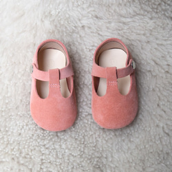 ピーチピンクの新生児靴　ベビーシューズ　ベビーギフト　出産祝い フラワーガール　バレーシューズ 6枚目の画像
