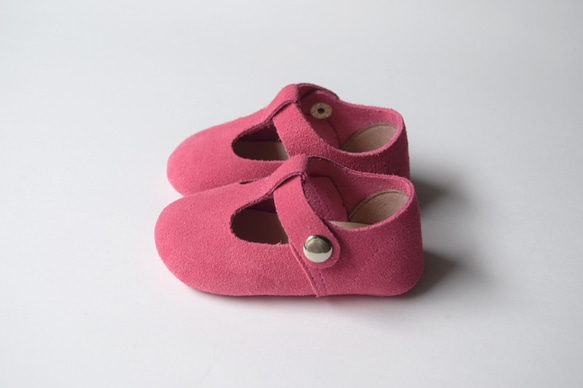 桃紅色嬰兒鞋 桃紅色T型真皮瑪莉珍嬰兒鞋 手工嬰兒鞋 彌月禮物 手作學步鞋 滿月禮物 嬰兒禮物 童鞋 第2張的照片