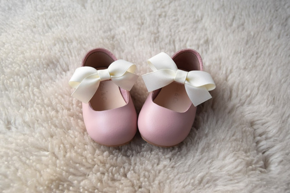 ライトピンク子供靴　バレーシューズ　誕生日お祝い　リングガール　親子写真　 4枚目の画像