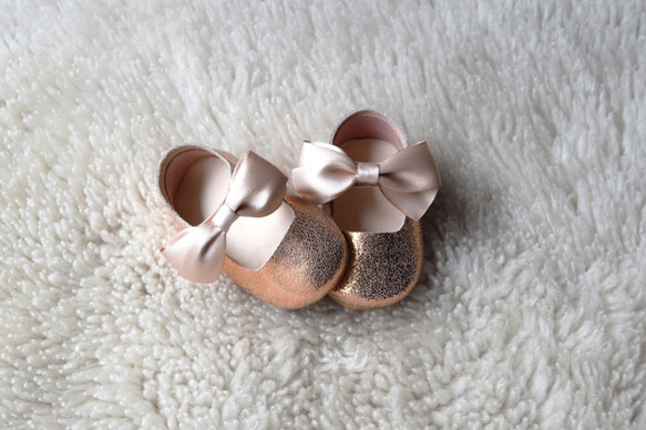 玫瑰金色女童鞋 嬰兒鞋 學步鞋 周歲照 週歲禮物 花童鞋 女寶寶童鞋 第2張的照片