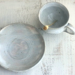 粉引のカップ＆ソーサー　薄水色 2枚目の画像