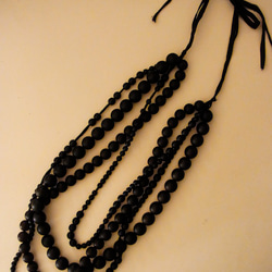 black dots necklace 2枚目の画像