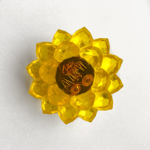 ひまわりオルゴナイトブローチ