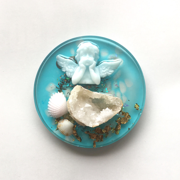 天使と水晶ジオードのオルゴナイト 、アクセサリートレー 1枚目の画像