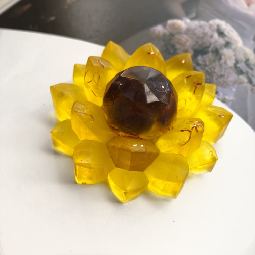 黄色いひまわりみたいなオルゴナイト、アメジスト入り 立体・オブジェ 