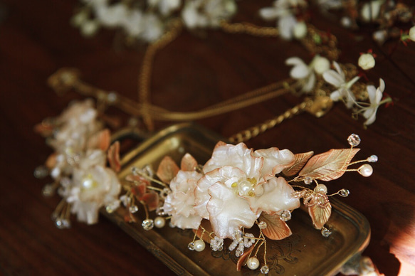 手作りの花嫁のティアラフランスの白い花輪金箔 2枚目の画像