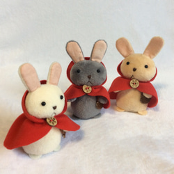 「匿名発送」汎用うさぎ　赤ずきん　ぬいぐるみ　レッドキャップ　苺　黒　美品 710Eq5R8njL._UF350,350_QL50_.jpg