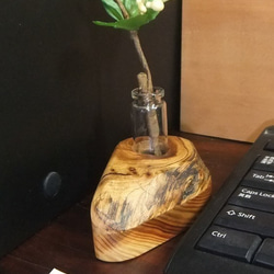一輪挿し　花瓶付　ペン立て　パソコン横　木製　手のひらサイズ　ホコリ溜まらない　ぐらぐらしない　 送料無料 　小さい 1枚目の画像