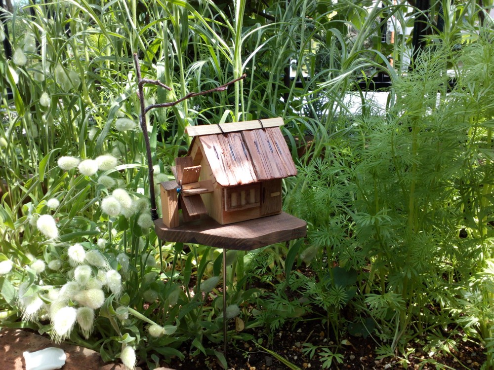 ジオラマ 模型 ミニチュア 水車 小屋 ぼろい 木製 杉皮 挿し棒