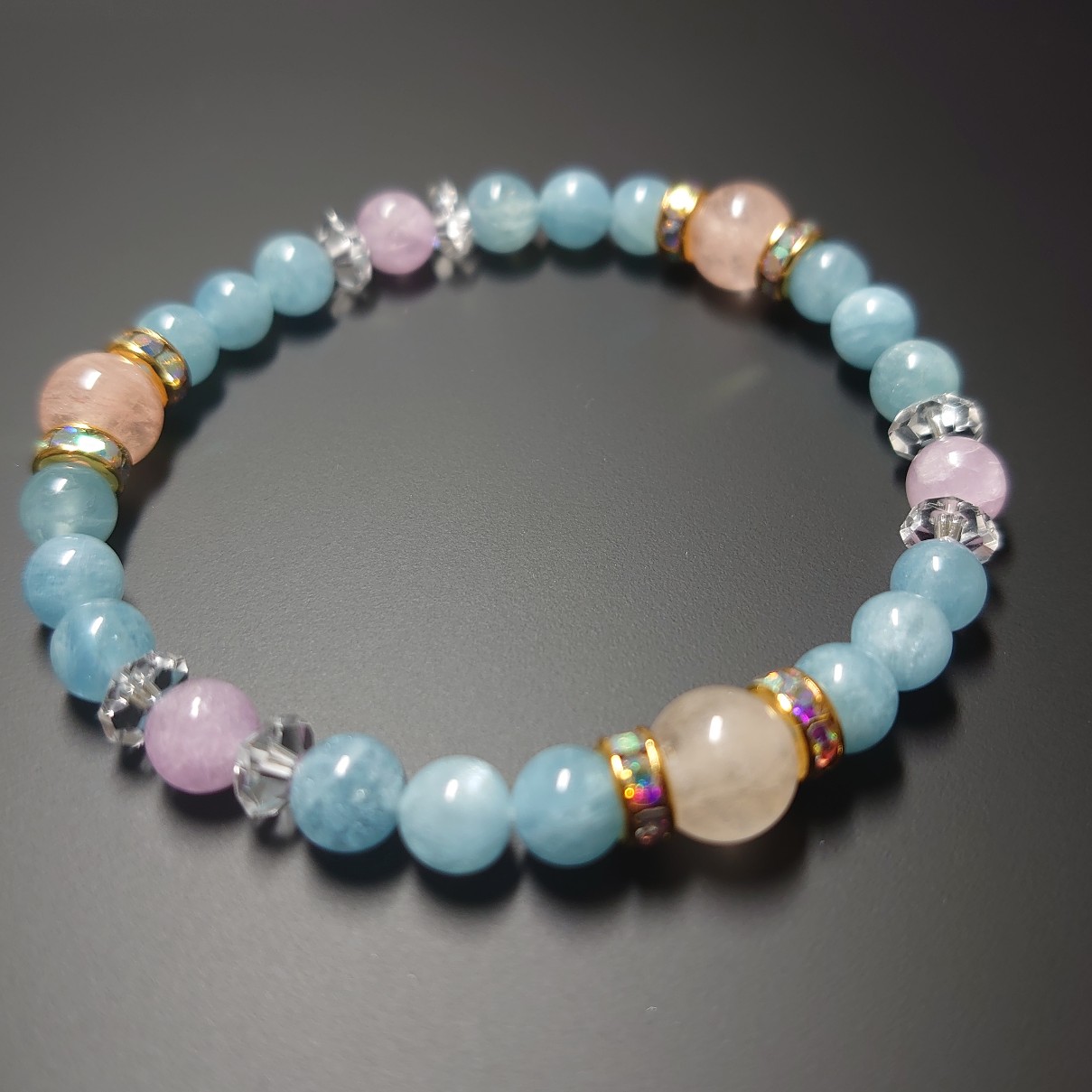 深く豊かな心を見覚めさせる～アクアマリン、モルガナイト、クンツァイトのブレスレット～ 7,584円
