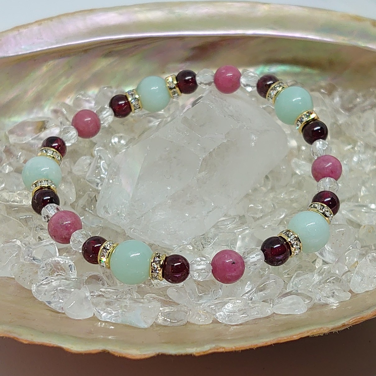 《受注製作》大切な人達との絆を育て、愛と希望を繋ぐことを願う～アマゾナイト・ガーネット・ ロードナイトのブレスレット～