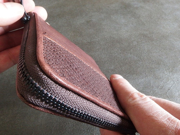 馬革　薄型の小さい財布です。Ｌファスナー小銭入れ。チョコ。　ミニ財布・コンパクト財布・ホース　レザー　 4枚目の画像