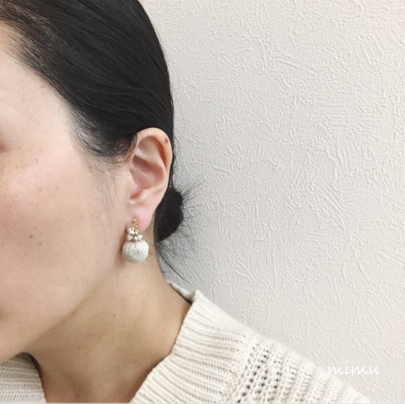 white pearl × linen fabric ball earring[ノンホールピアス・ピアス] 4枚目の画像