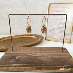 ヴィンテージ感のあるドイツ製アクリル×gold×pearl earring 2枚目の画像