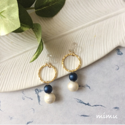 濃紺の華やかさnavy×gold cotton pearl earring [ピアス] 1枚目の画像