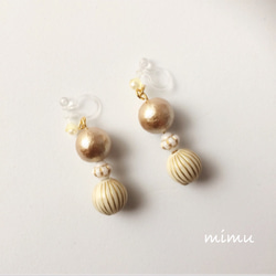 (再販)レトロで華やか☆3連beige×ivory earring[ノンホールピアス･ピアス] 1枚目の画像