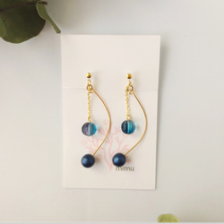 ネイビーの味わい☆chain×curve line earring[ピアス] 1枚目の画像