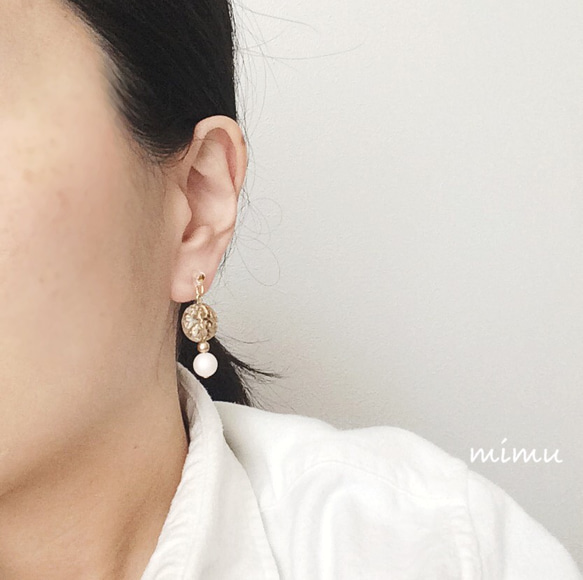 ヴィンテージ感のあるチェコヨーロピアンガラス×gold×cream earring[ピアス] 4枚目の画像