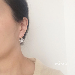 【2色展開】大人可愛いチェコビーズ flower earring[ノンホールピアス・ピアス] 4枚目の画像