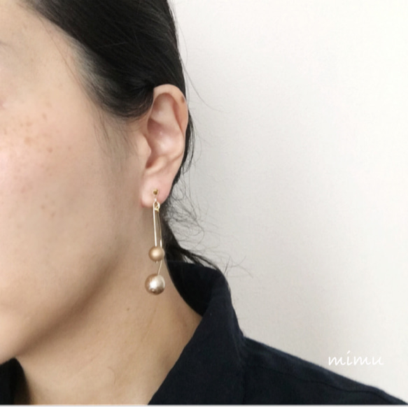 アンティークな装い☆gold×beige pearl & line earring[ピアス] 3枚目の画像