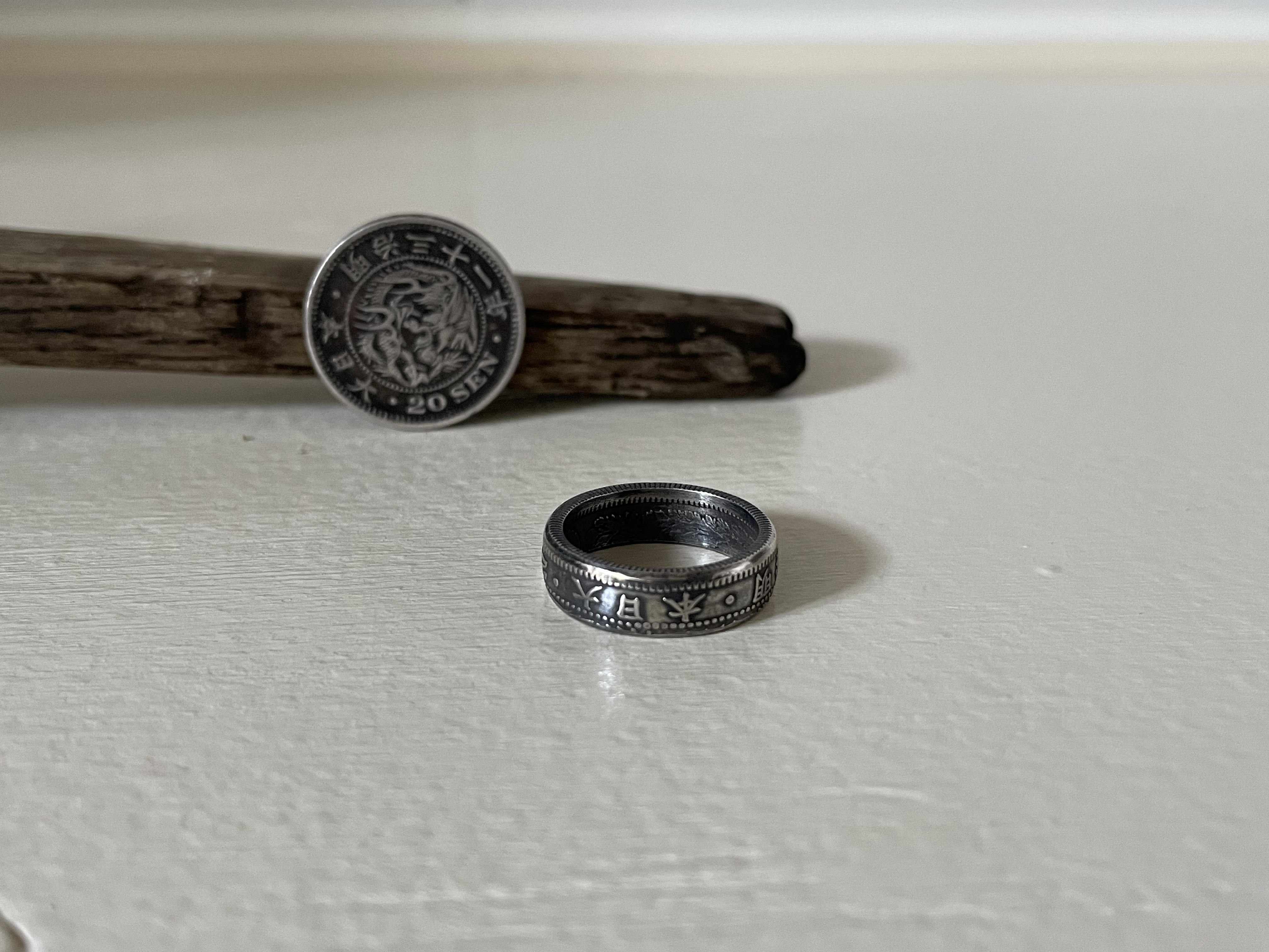 竜20銭銀貨　コインリング 【漢字】