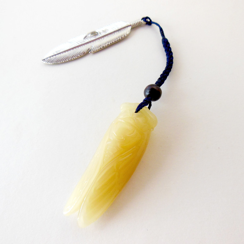 置物 翡翠　セミ彫刻 約10cm