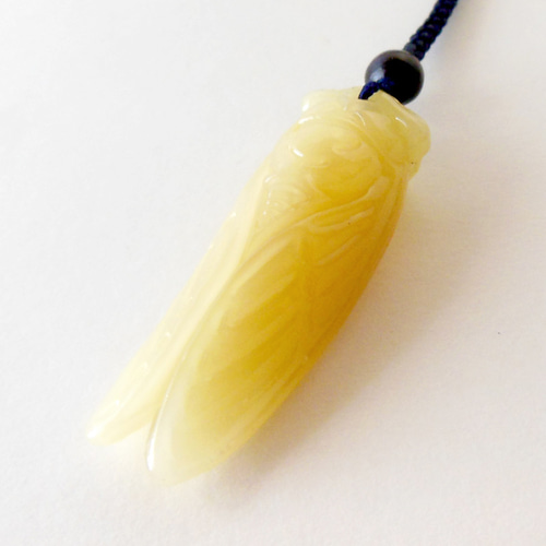 高品質イエロー翡翠 セミ 蝉 せみ 彫刻 根付 帯飾り 帯留め 美麗-BIREI